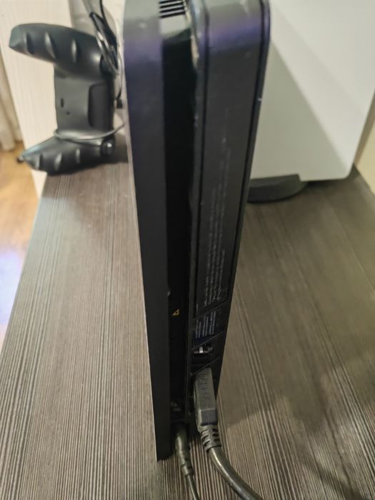 Konsola Ps4 slim