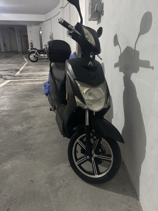 Scooter elétrica 25km/h