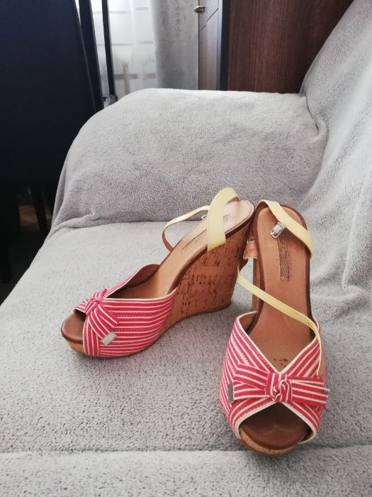 Sandały na koturnie Buffalo London rozm 39