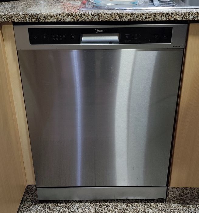 Máquina de lavar loiça Midea
