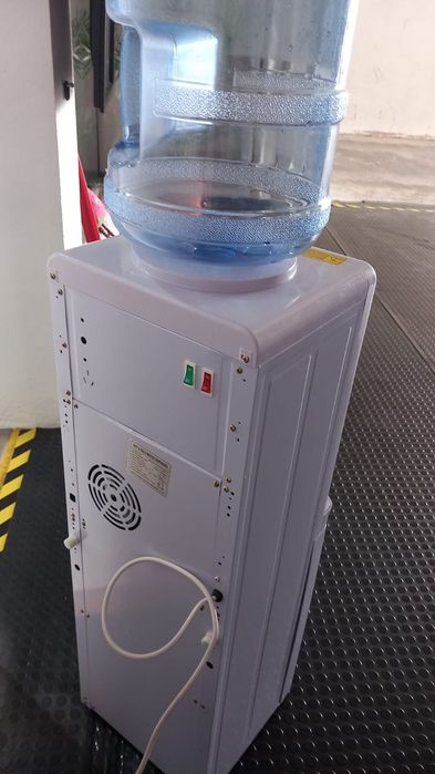 máquina refrescar água