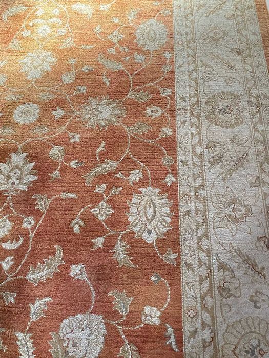 Grande Tapete tons beje e alpercçe, bom estado.