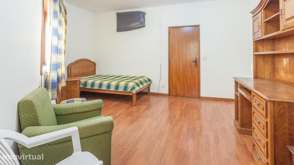Quarto - localizado em Pedrouços Porto