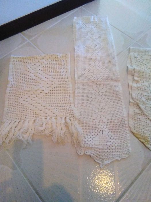 Várias peças em renda