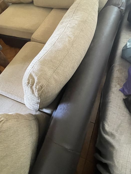 Sofa com chaise long á esquerda