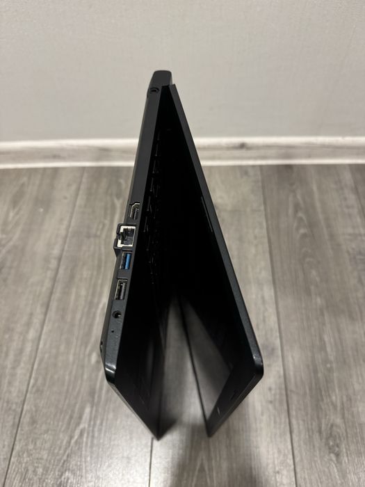 Безшумний ноутбук Lenovo. 8Gb, SSD128Gb, гарний стан та батарея.