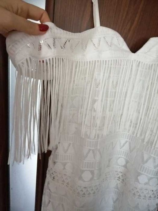Piękna biała sukienka z frędzlami Asos roz. M-L