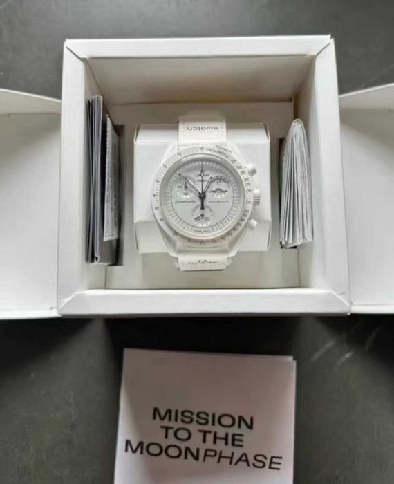 Swatch x Omega BioceramicMoonswatch MissionToMoonphase Snoopy
SO33W700