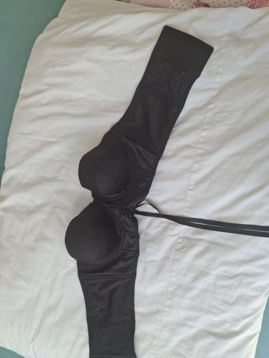 Biustonosz pod marynarkę