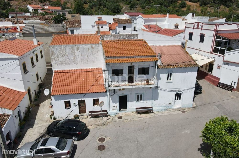 Moradia T3 com dois andares, em Penina, Benafim, Loulé