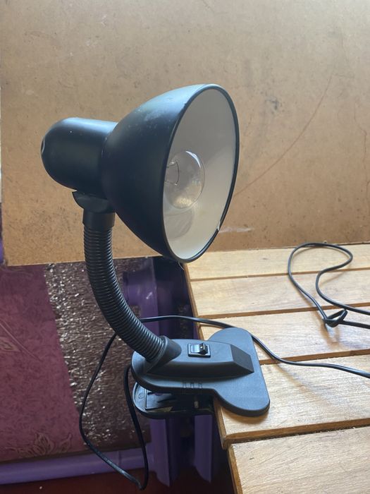 Настільна лампа