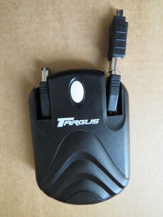 Cabo FIREWIRE plano/flat extensível/retrátil Marca TARGUS Estado novo.