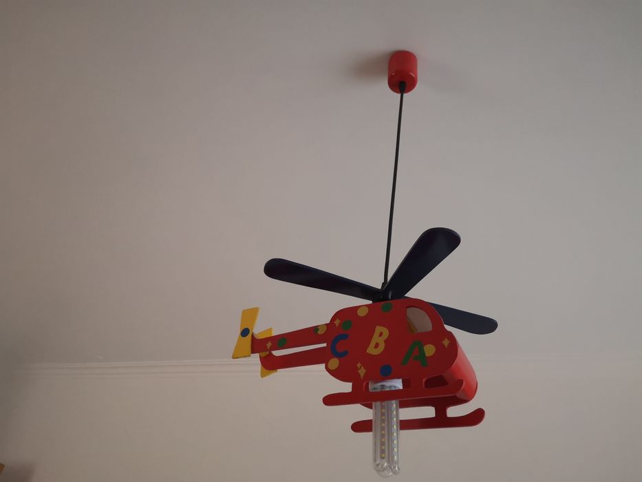 Candeeiro de teto para quarto de criança