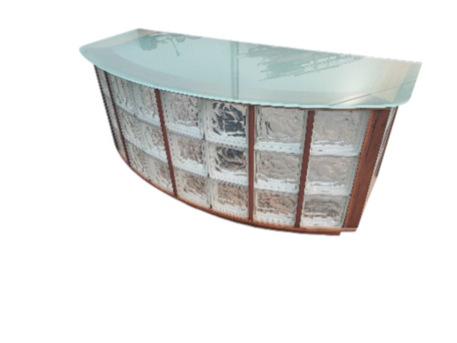 Secretária com 30 anos peça de decoração diferenciada