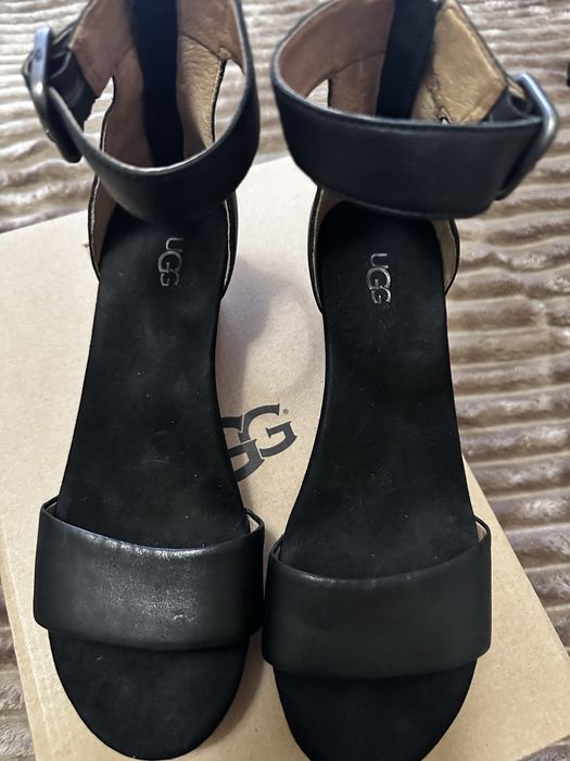 UGG фірмові босоніжки