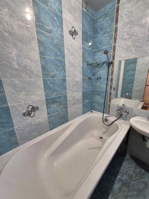 2-к сталинка в центре с АВТОНОМКОЙ • Кухня 14м² • 3 БАЛКОНА!