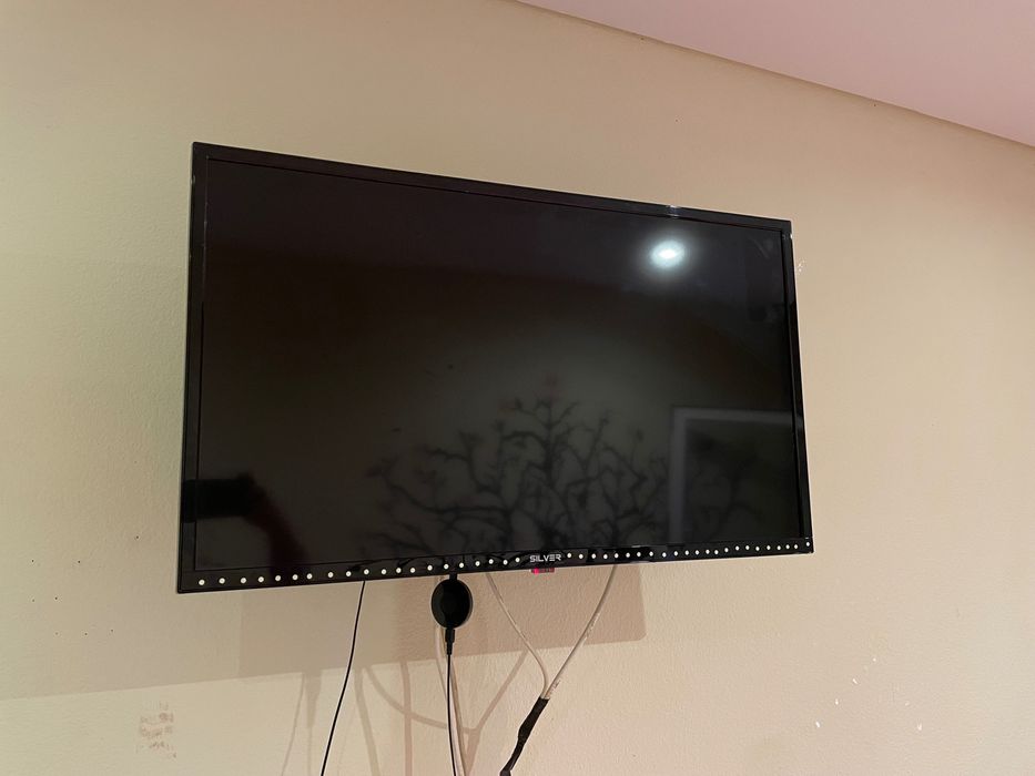 Tv silver tamanho médio