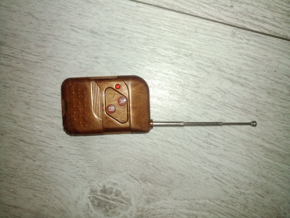 Брелок-передавач.