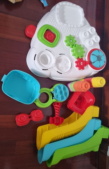 Mesa sensorial de atividades da Clementoni