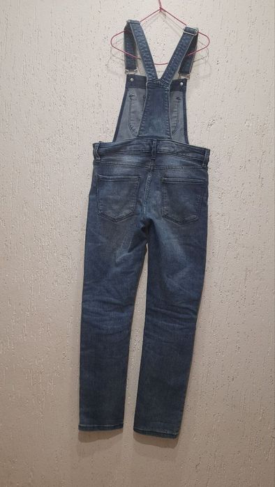 Джинсовий комбінезон  H&M 134см на 8-9 р.