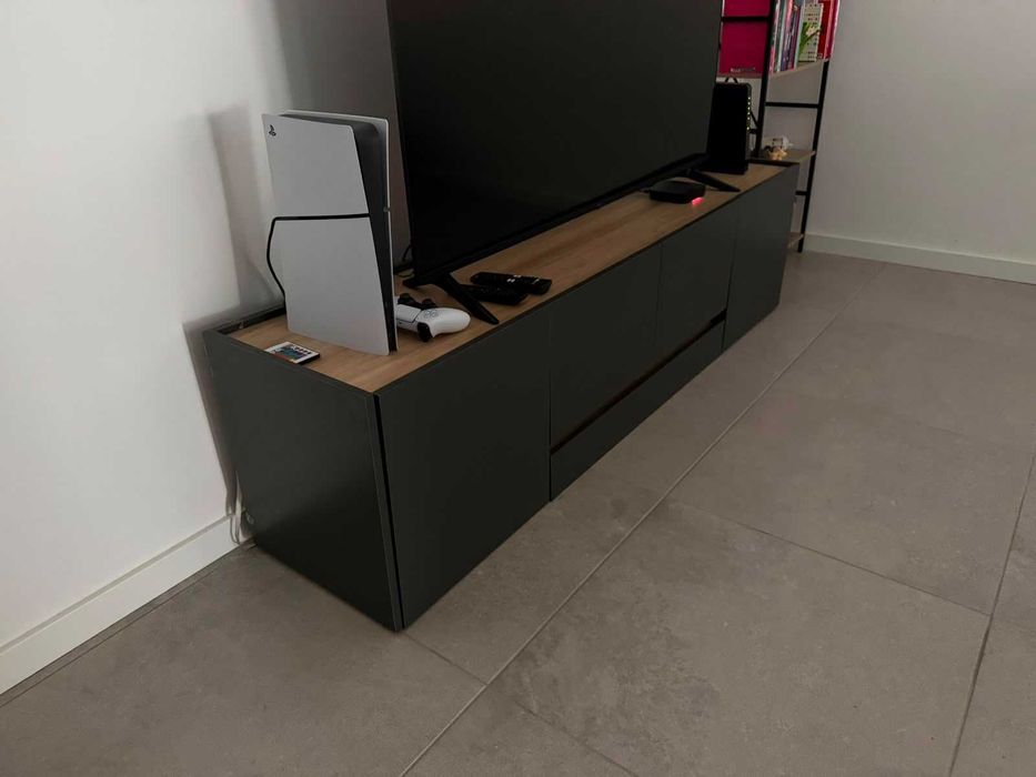 Móvel de televisão 180cm