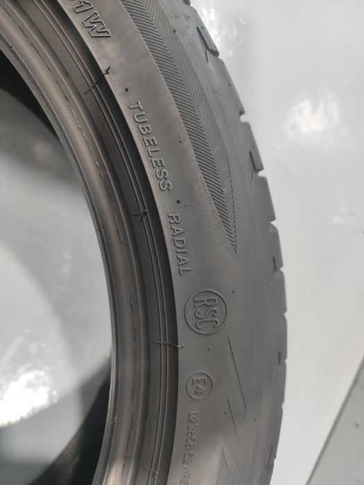 2 pneus semi novos 225-45R18 Bridgestone RFT - Oferta dos Portes