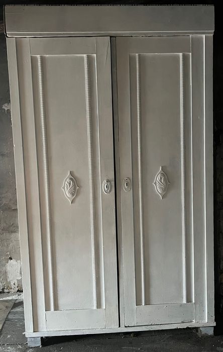 Garderoba biała poniemiecka