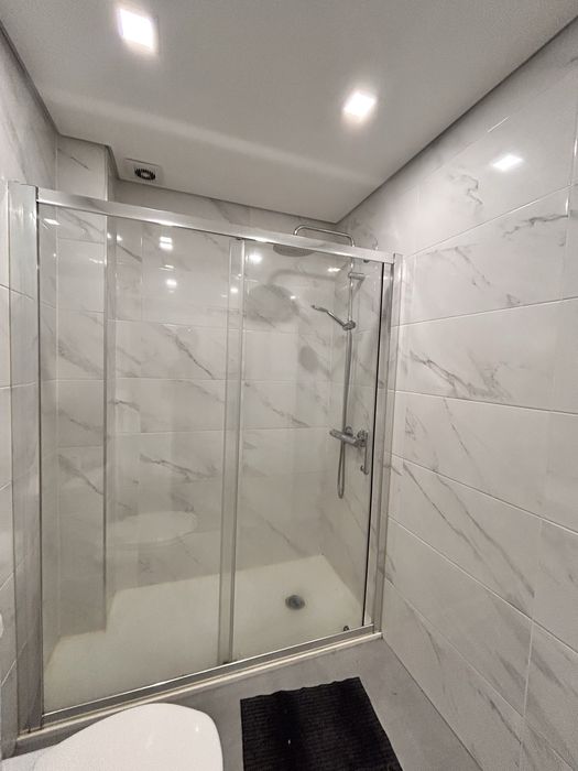 Duche com portas deslizantes