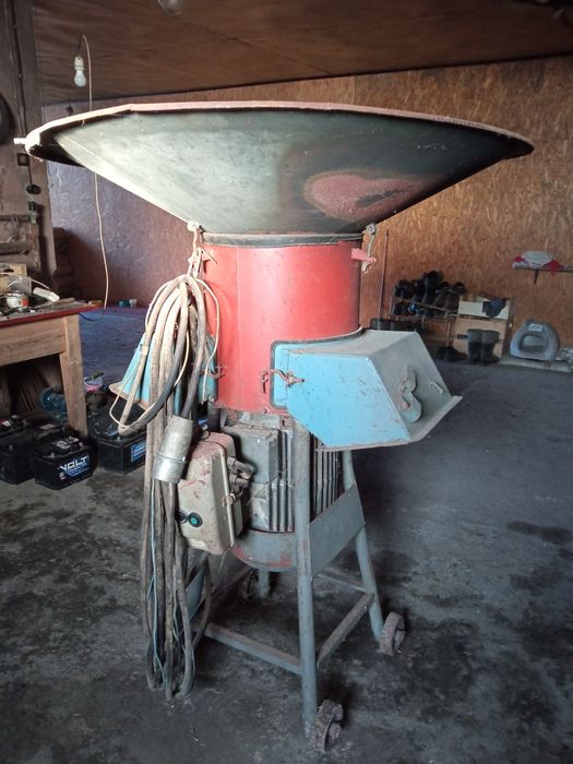 kramik.44 młynek do zboża, rozdrabniacz uniwersalny, silnik 11 kW sprawny