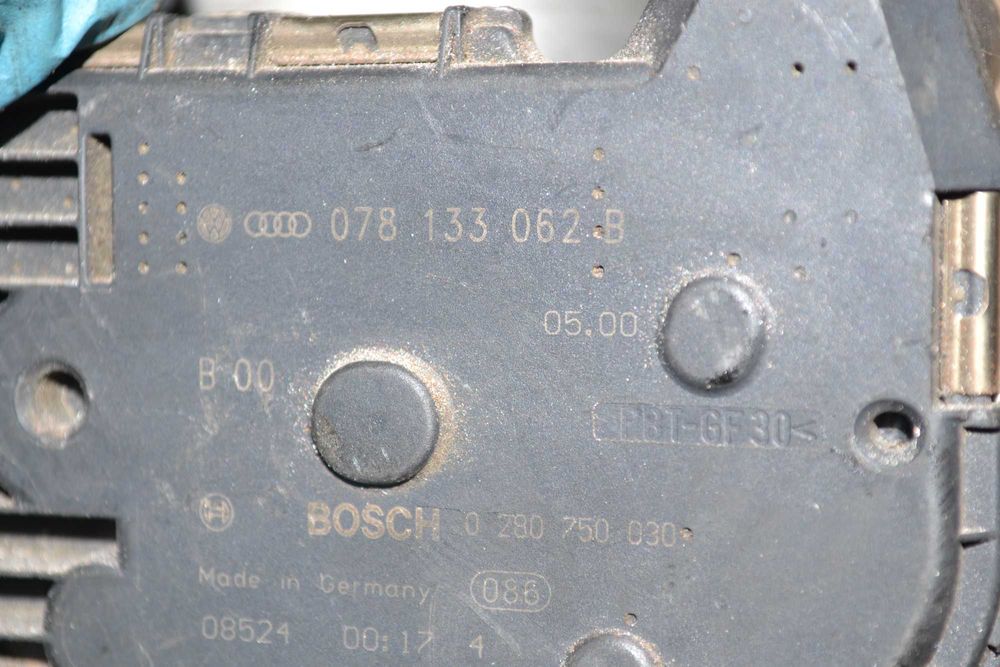 Дросельна заслонка Audi A4, Skoda SuperB, VW Passat B5 2.4B 078133062B