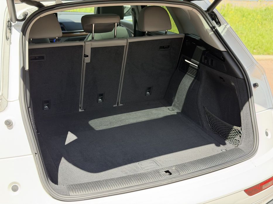 Продам AUDI Q5 Premium Plus