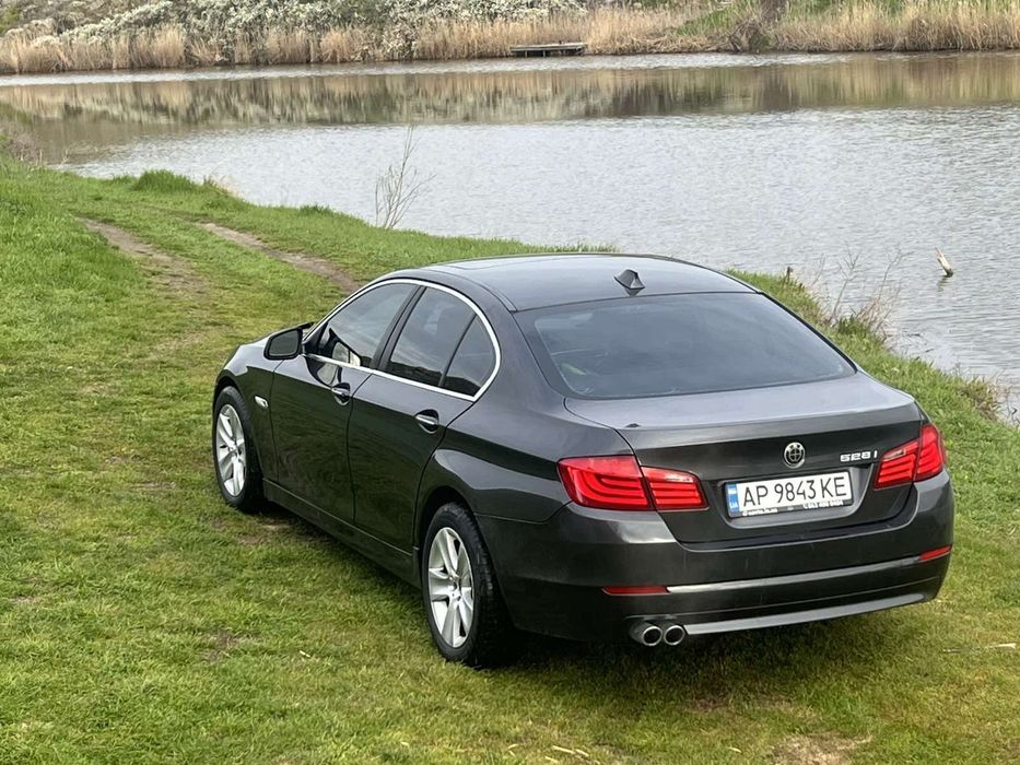BMW F 10 (528) 2011 Атмосфера