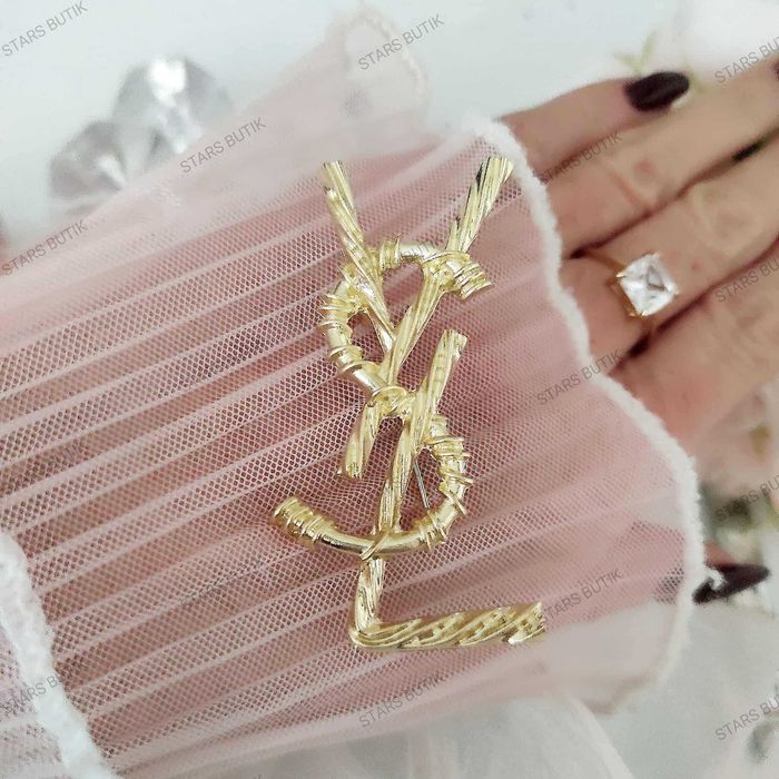 Duża broszka pionowe litery Y*L opyum stal chirurgiczna włoskie złoto