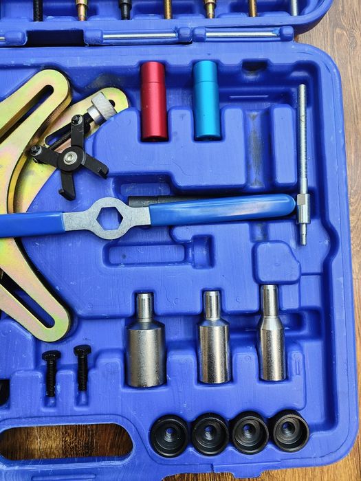 Ściągacz sprzęgieł dwumasowych samonastawnych