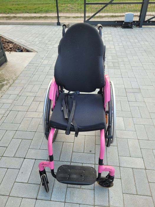 Wozek inwalidzki dla dziewczynki