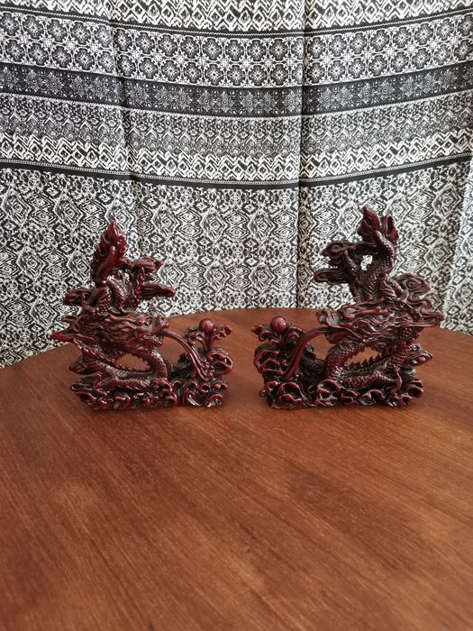Conjunto de 2 dragões decorativos