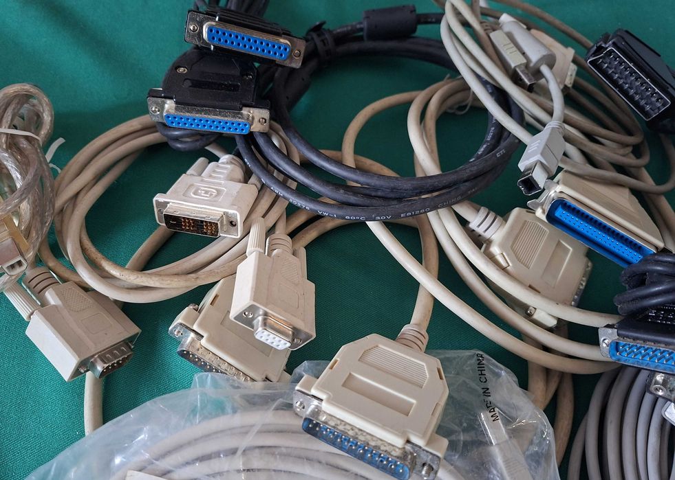 Cabos externos, internos e Fitas para ligações a Computador / PC