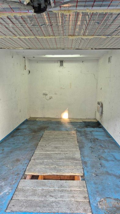 Garaż Krapkowice Otmęt ul. Ks. Duszy obok szkoły.