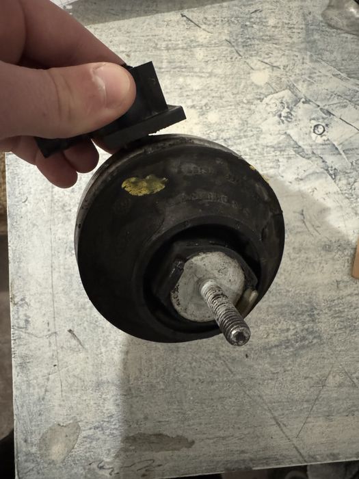 Подушка двигуна audi a6 c5 2.5 tdi