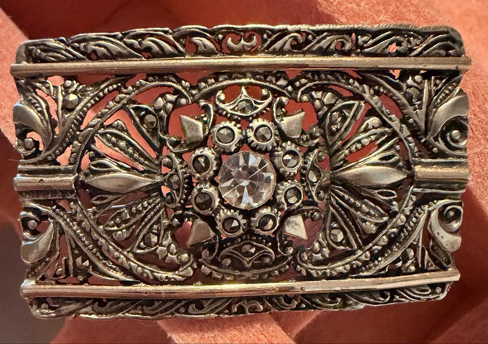 Pregadeira antiga em prata e pequenos pedaços em ouro.