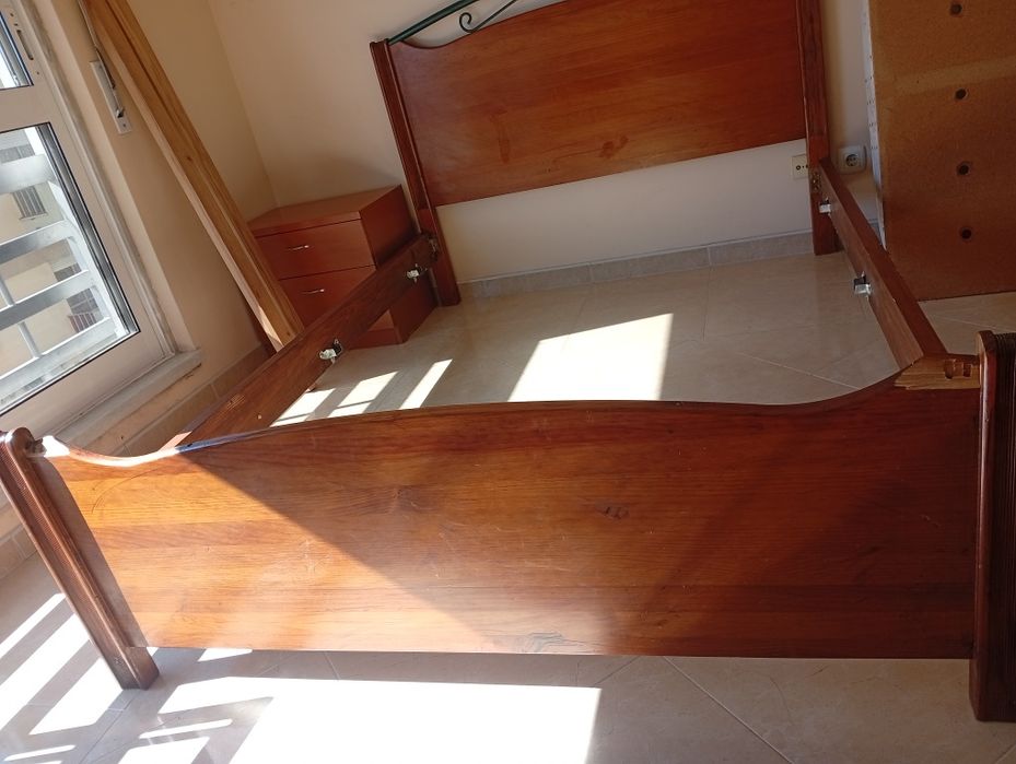 Cama, estrado, colchão e sofá