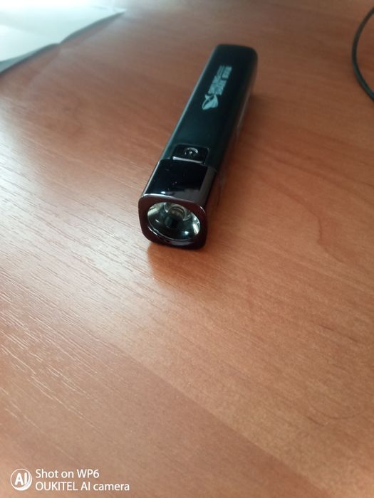 Фонарик карманный, заряжается от юсб, очень хорошо и ярко светит, три