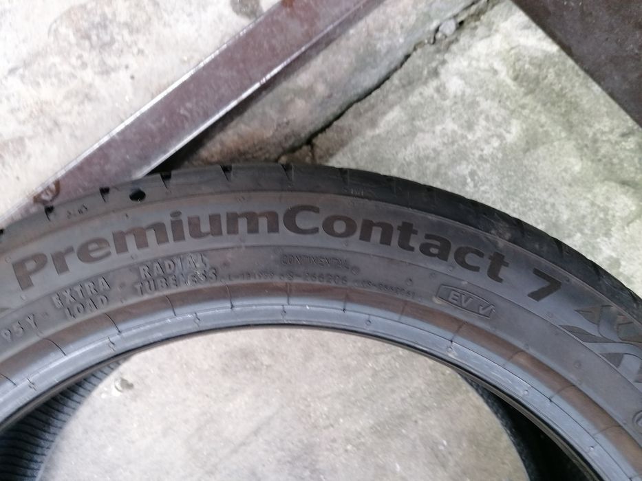 225/45/18 Continental