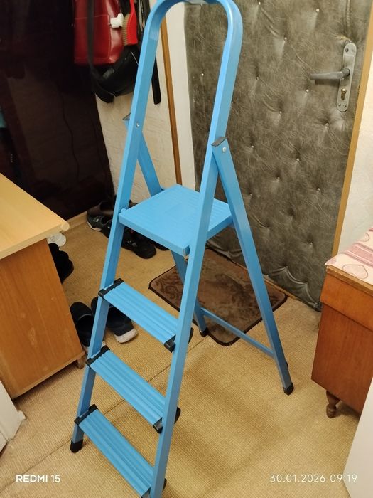 Продам терміново стремянку