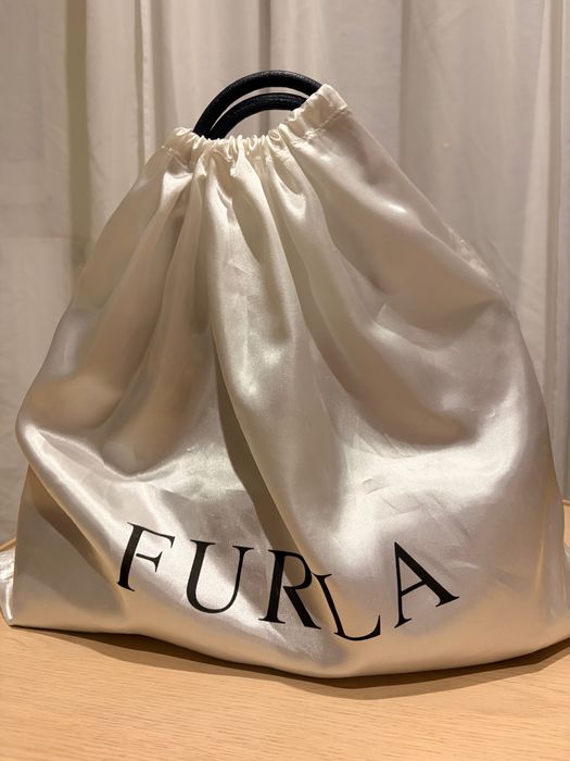 Granatowa torebka Furla inspirowana Birkin