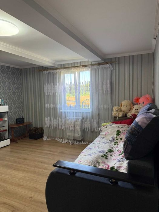 Житловий будинок та земельна ділянка 1 га., с. Товмач