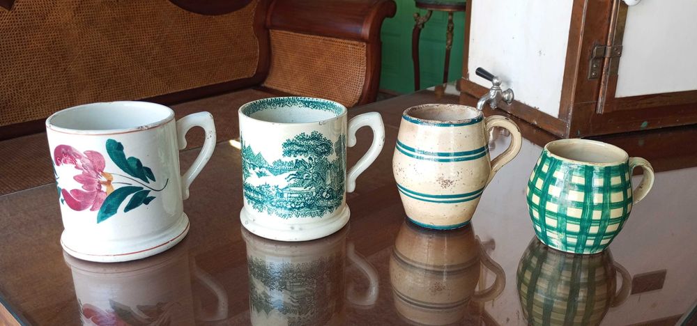 Antigas canecas em faiança Portuguesa