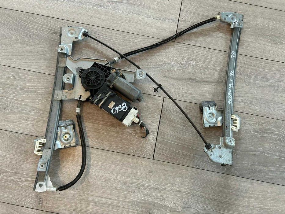 Podnośnik szyb prawy przód Skoda Octavia I przed lift