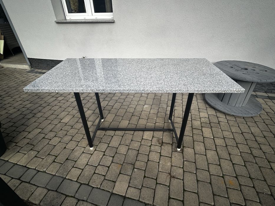 Stół  granitowy