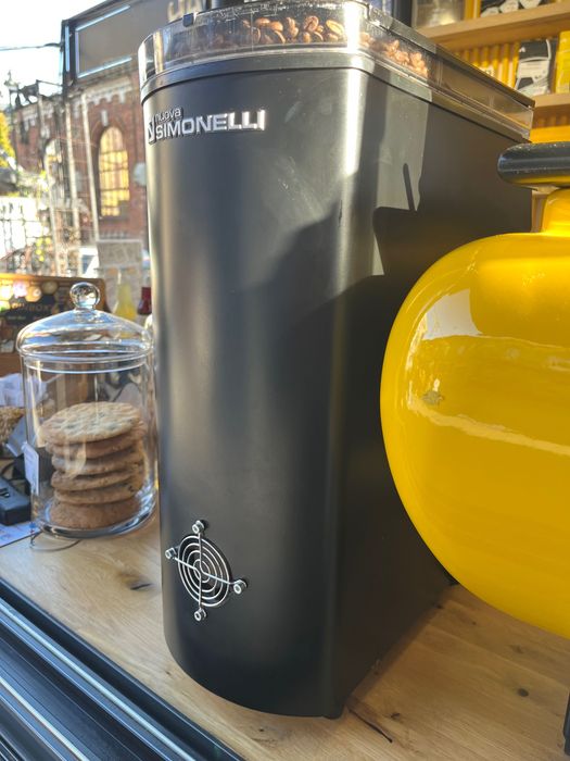 Sprzedam profesjonalny młynek do kawy Nuova Simonelli Mythos One Clima